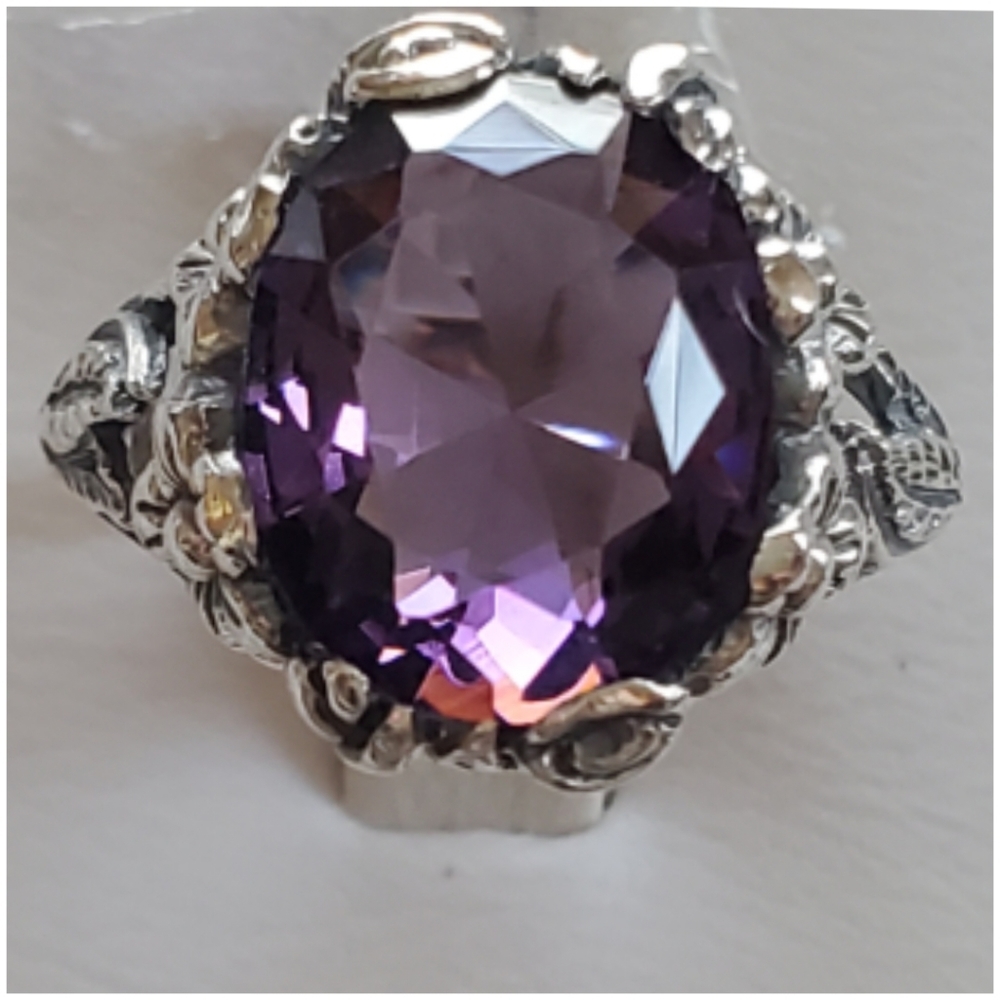 Genuine 8ct Amethyst Floral Design Ring Size 6